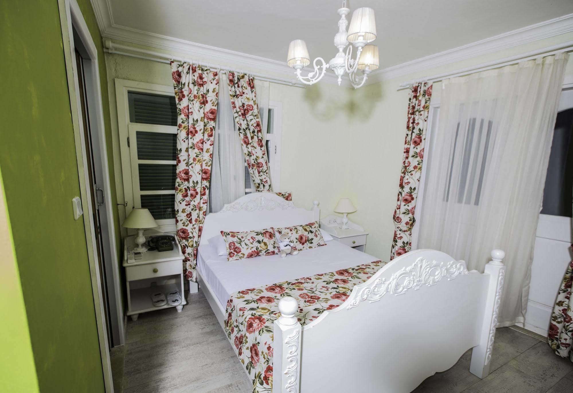 The White Hotel Alacati Exterior photo