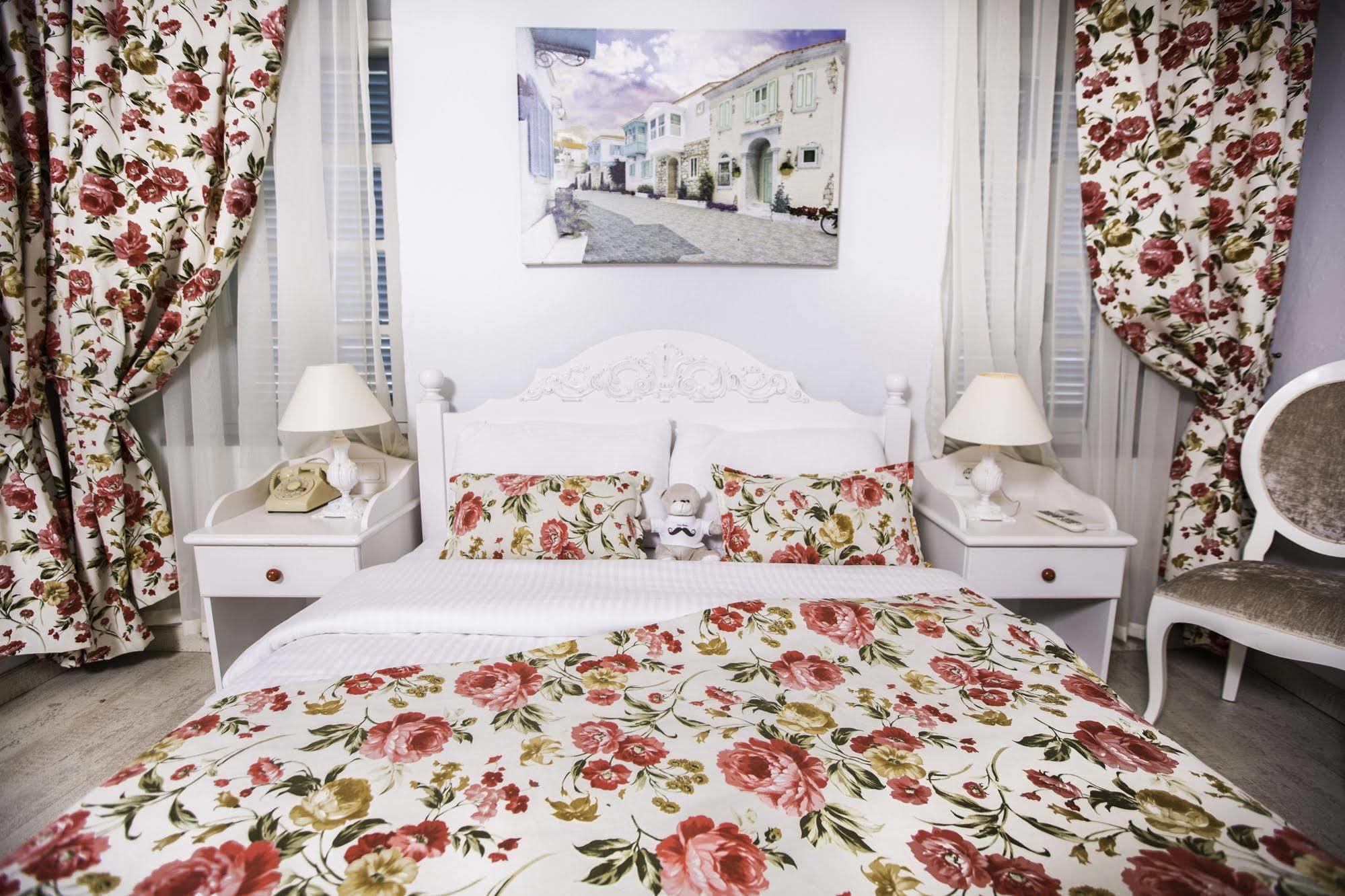The White Hotel Alacati Exterior photo